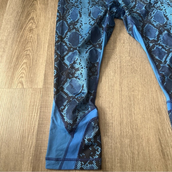 Lululemon Inspire  Crop I Mesh Mini Siggy Pipe Dream  Blue Sz 6 K - Picture 4 of 11